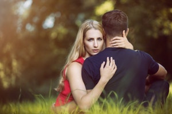 6 signs informs that your partner is not with you
